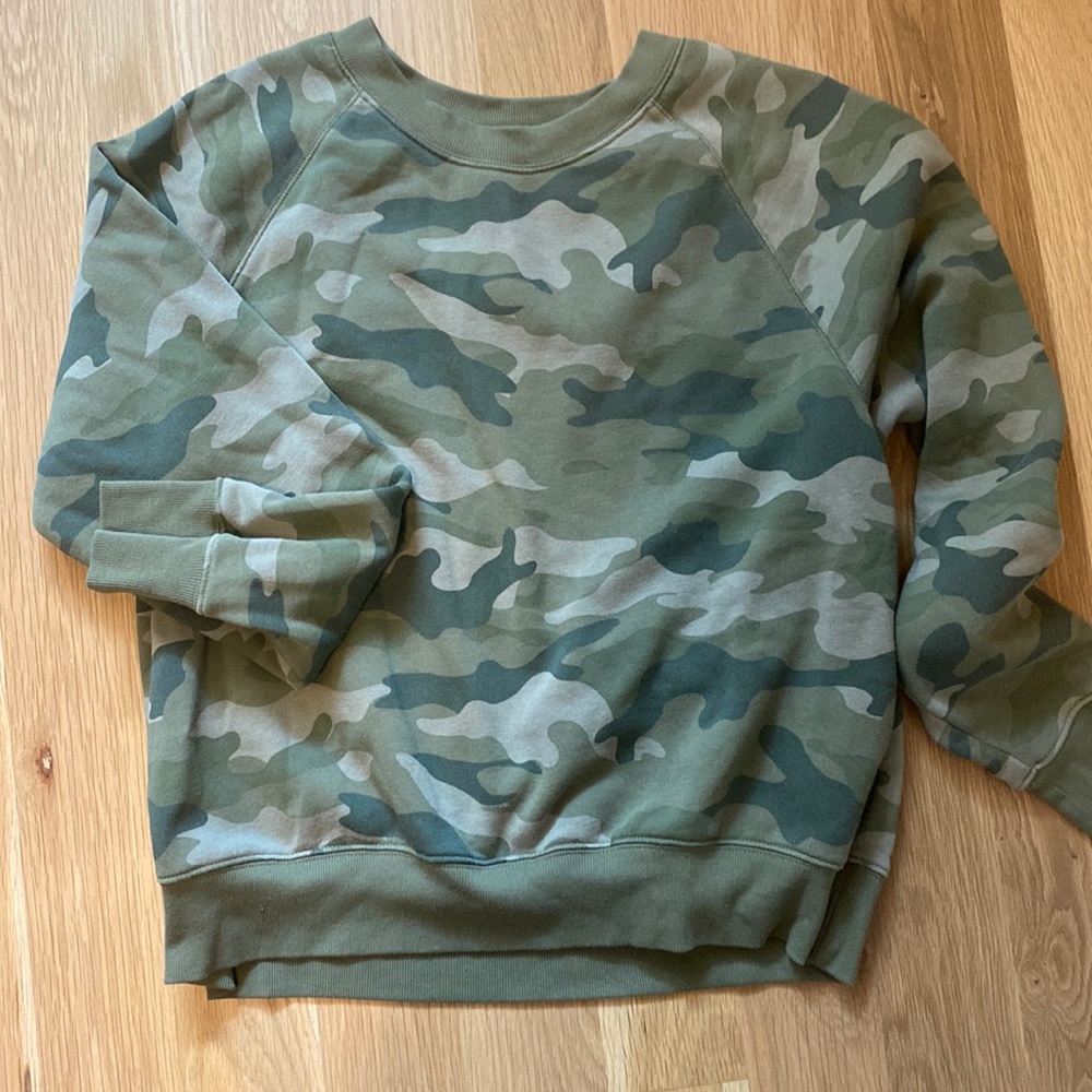 Brand new sweather, never wore, but no tag.